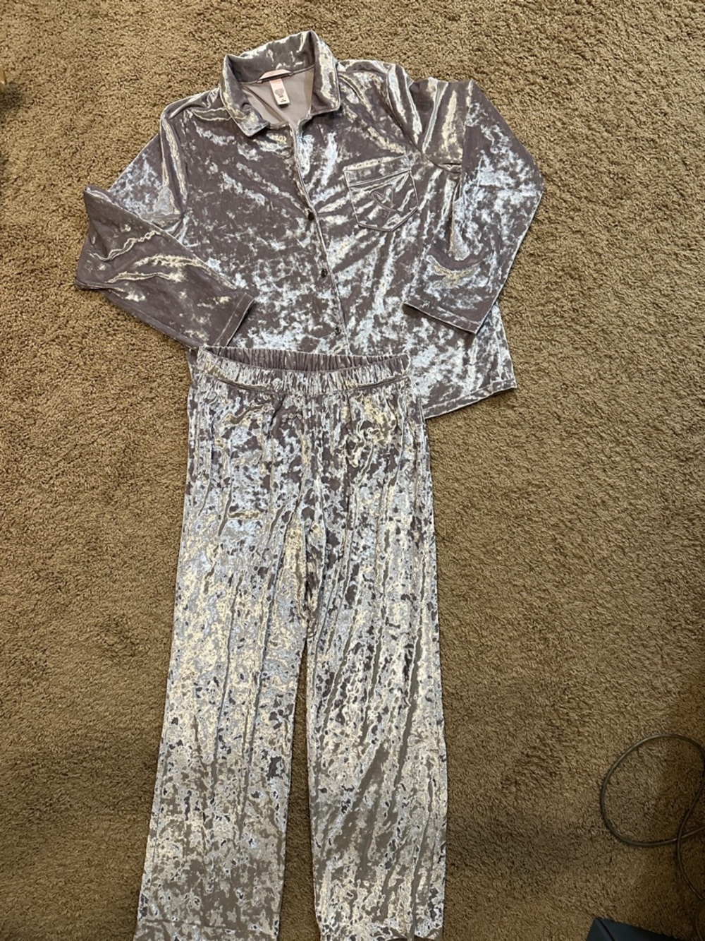 Victoria’s Secret Crushed Velvet Pajama Set in Silver Gray. New.